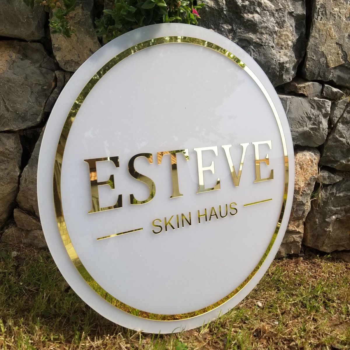 Custom Round Acrylic Business Sign – LED-Backlit Logo Display